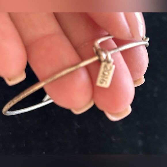 Alex And Ani Graduation Cap 2016 Metal Silver Tone Expandable Bracelet NWT - Picture 3 of 3